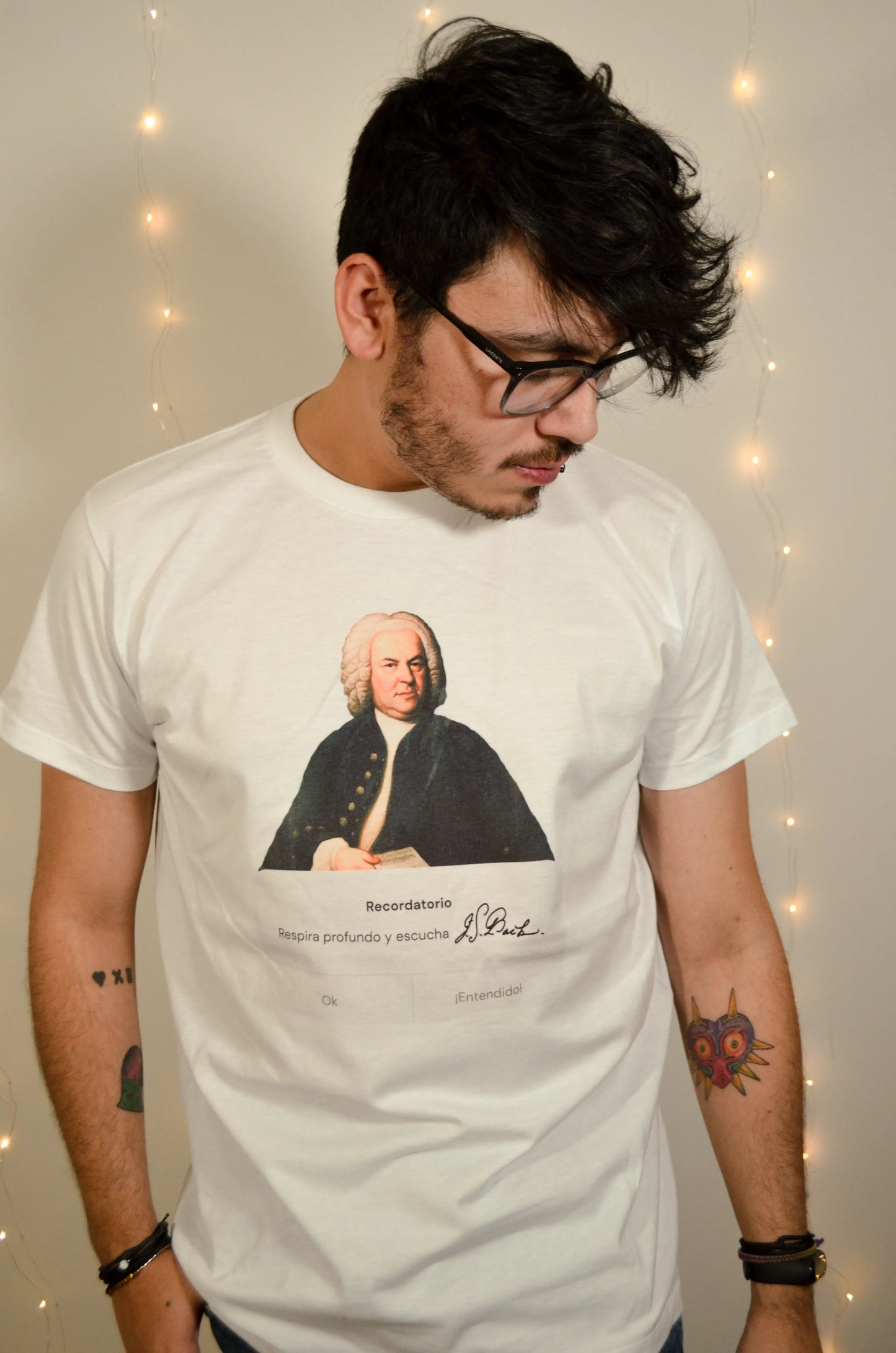 Playera Unisex Respira Profundo y Escucha J.S. Bach Blanca (Chopinglizt)